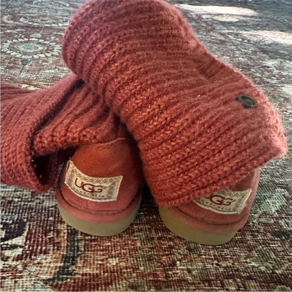 RARE Red Sweater Uggs​​​​ - Picture 2 of 2